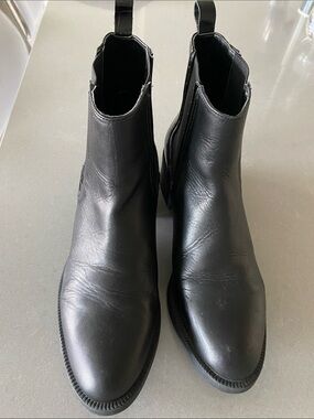 Zara Genuine Soft Leather Chelsea Ankle Boots 39/8 EUC Bloggers Black